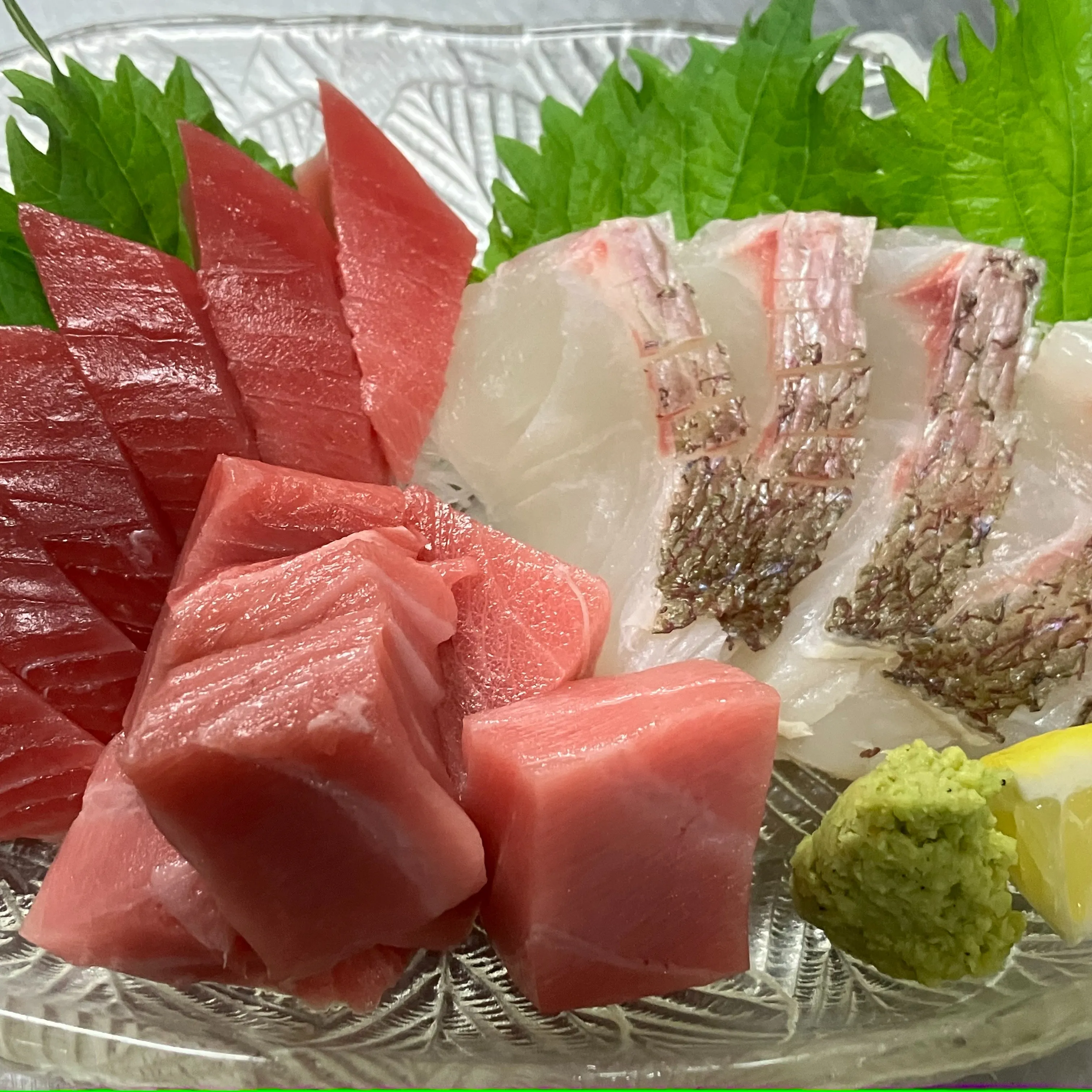 本日も特上の天然南マグロを入荷しました。