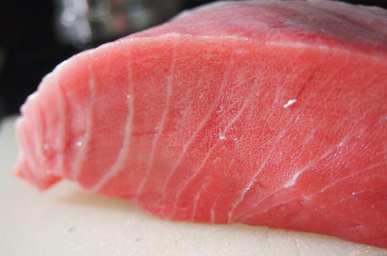脂ノリノリの本マグロ、北海道産マツブ貝、地タコ、メヒカリ！海の幸入荷しております！