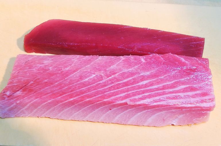 とろける美味しさ！！本マグロのお刺身と白子入荷しております。