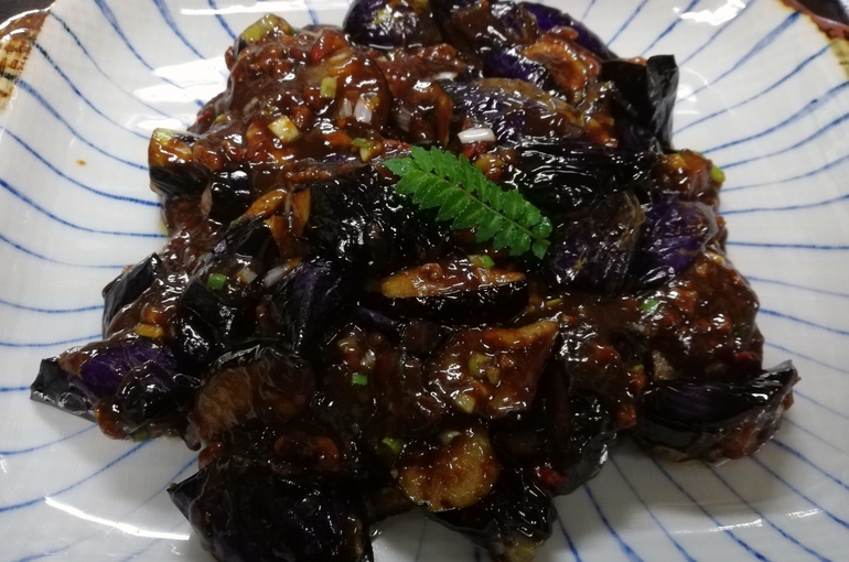 もぎたての茄子と活黒鯛入荷！！
