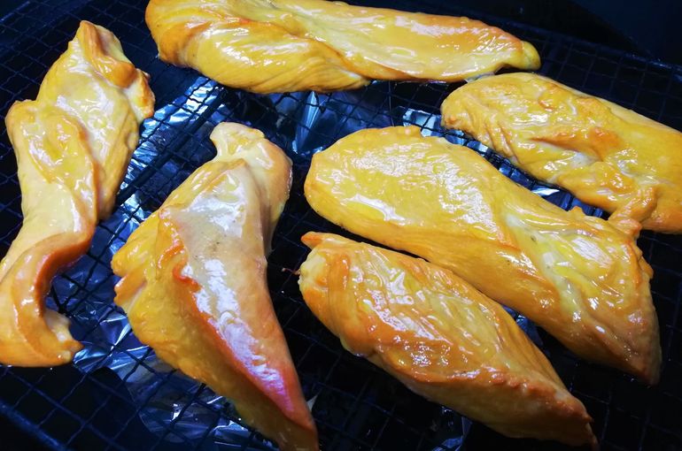 自家製スモークチキンのサラダ