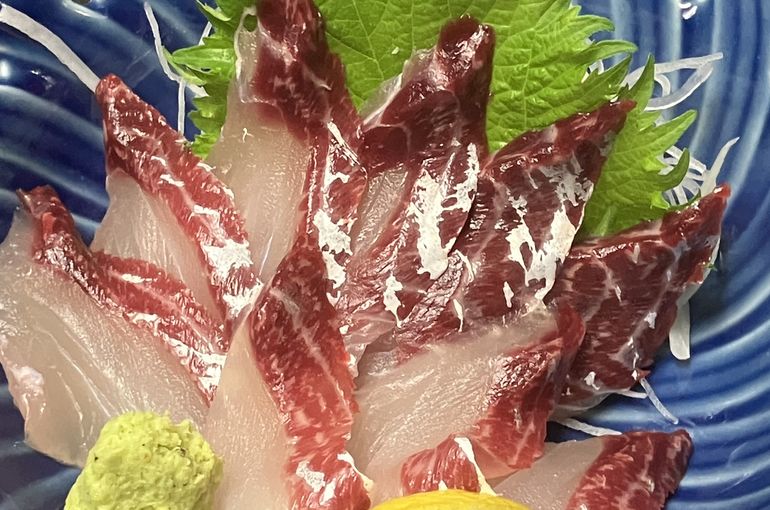 極上の寒ボラの刺身は美味しいさ抜群！お刺身に日本酒は浜松市中央区の居酒屋魚きくで！