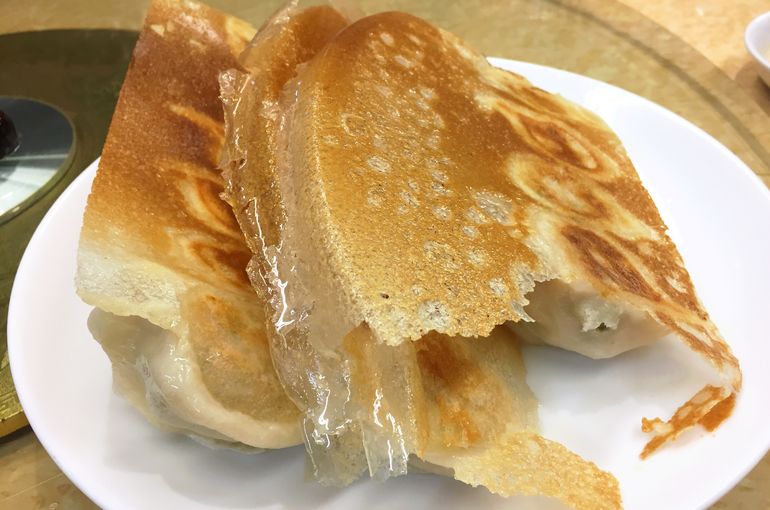 パリパリの羽根つき餃子は浜松市中央区の居酒屋魚きくで！