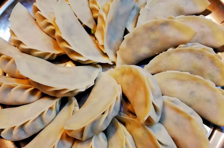 パリパリの羽根つき餃子は新鮮食材で。おいしい餃子は浜松市中央区の居酒屋魚きくで！