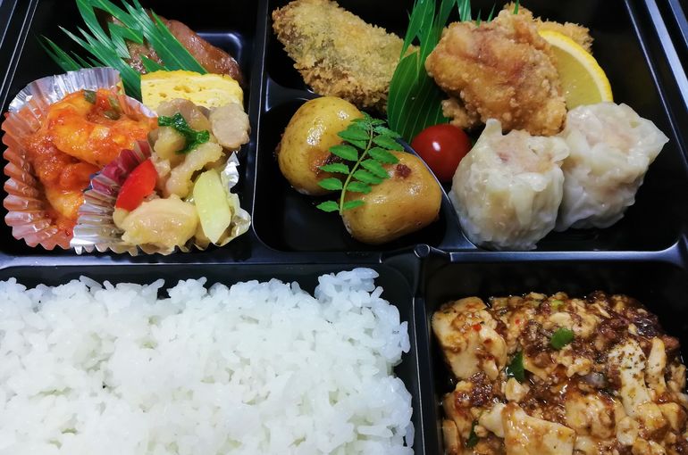 浜松市で美味しいお弁当なら和食に中華の折衷弁当を魚きくで！