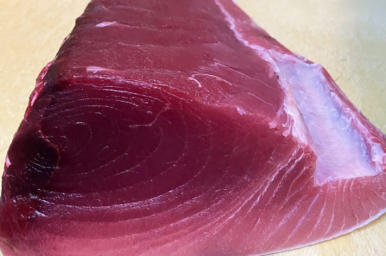 プリプリの生マグロに北海道のつぶ貝入荷！白子にあん肝も。旬の料理に日本酒は浜松市中央区の魚きくで！